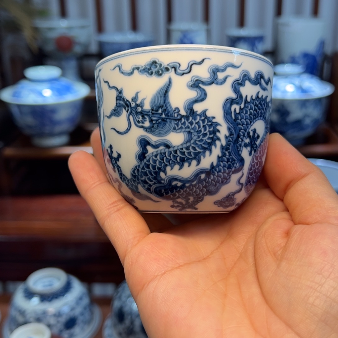 景德镇手绘凭阑亭双龙杯