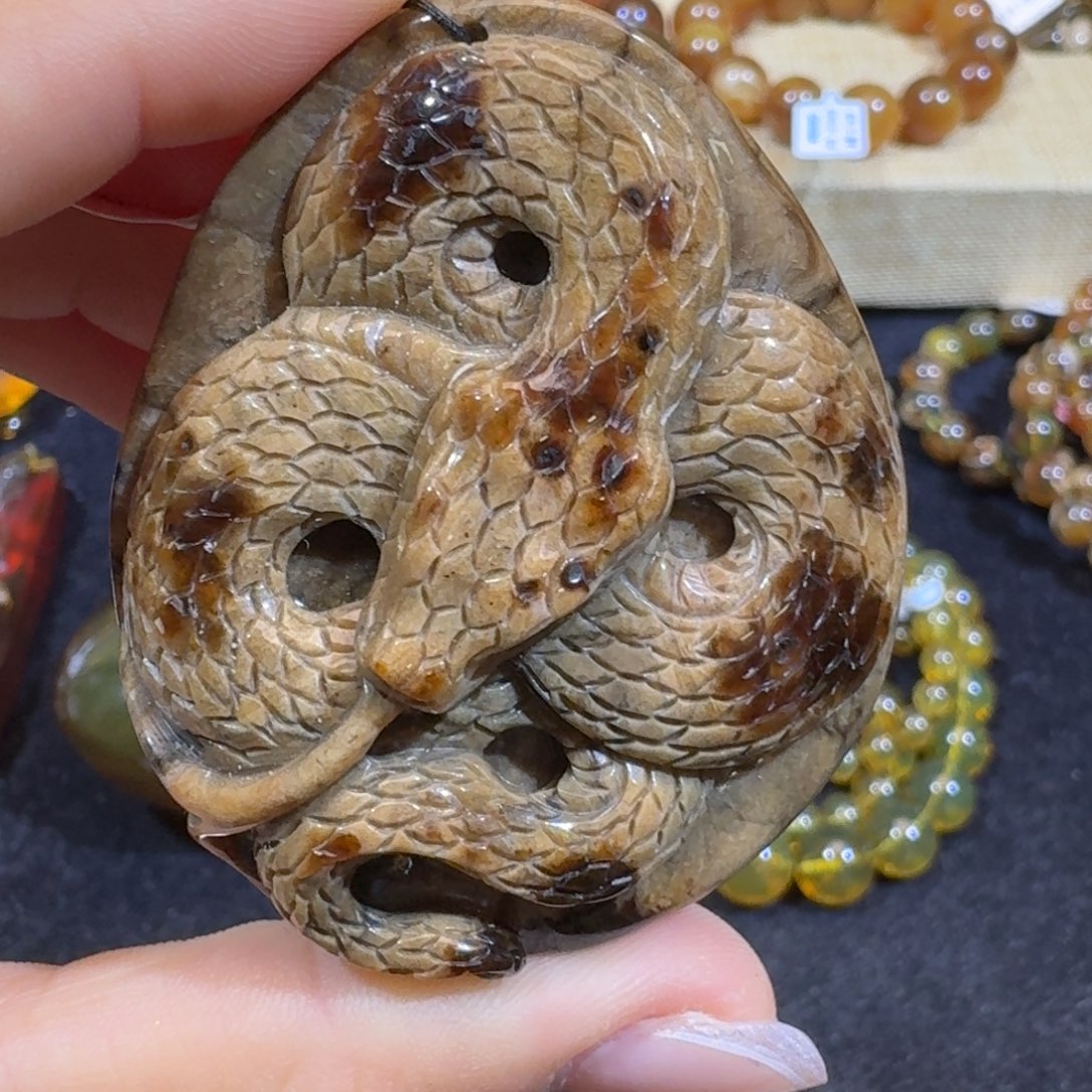 琥珀珠宝奇石未镶嵌根珀灵蛇