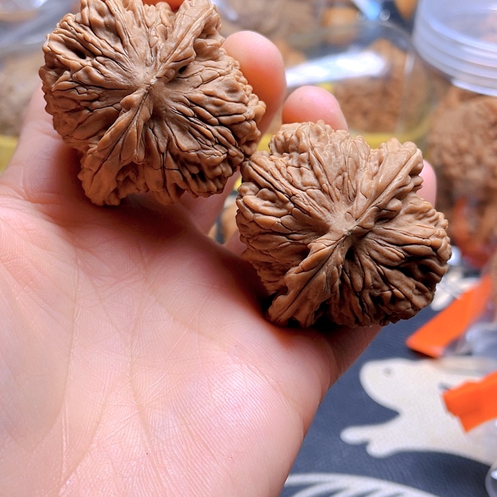 文玩核桃吊坠肉楼子一对