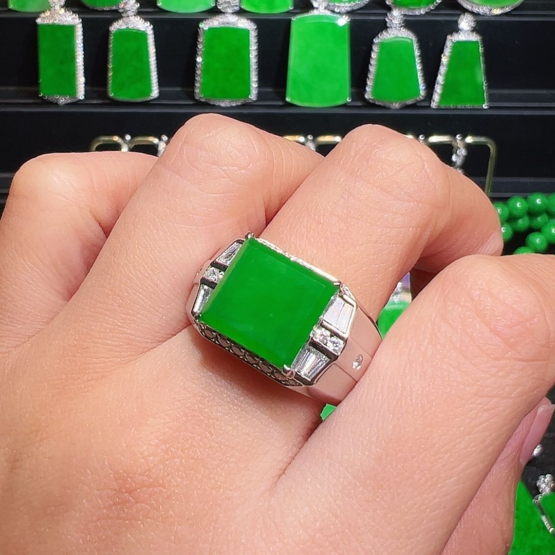 翡翠吊坠(不含链)18K金镶嵌