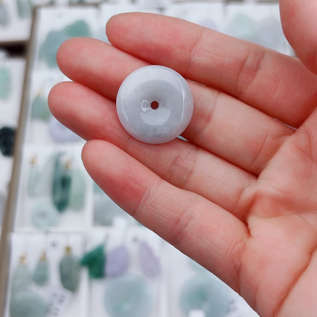 翡翠吊坠(赠链)未镶嵌