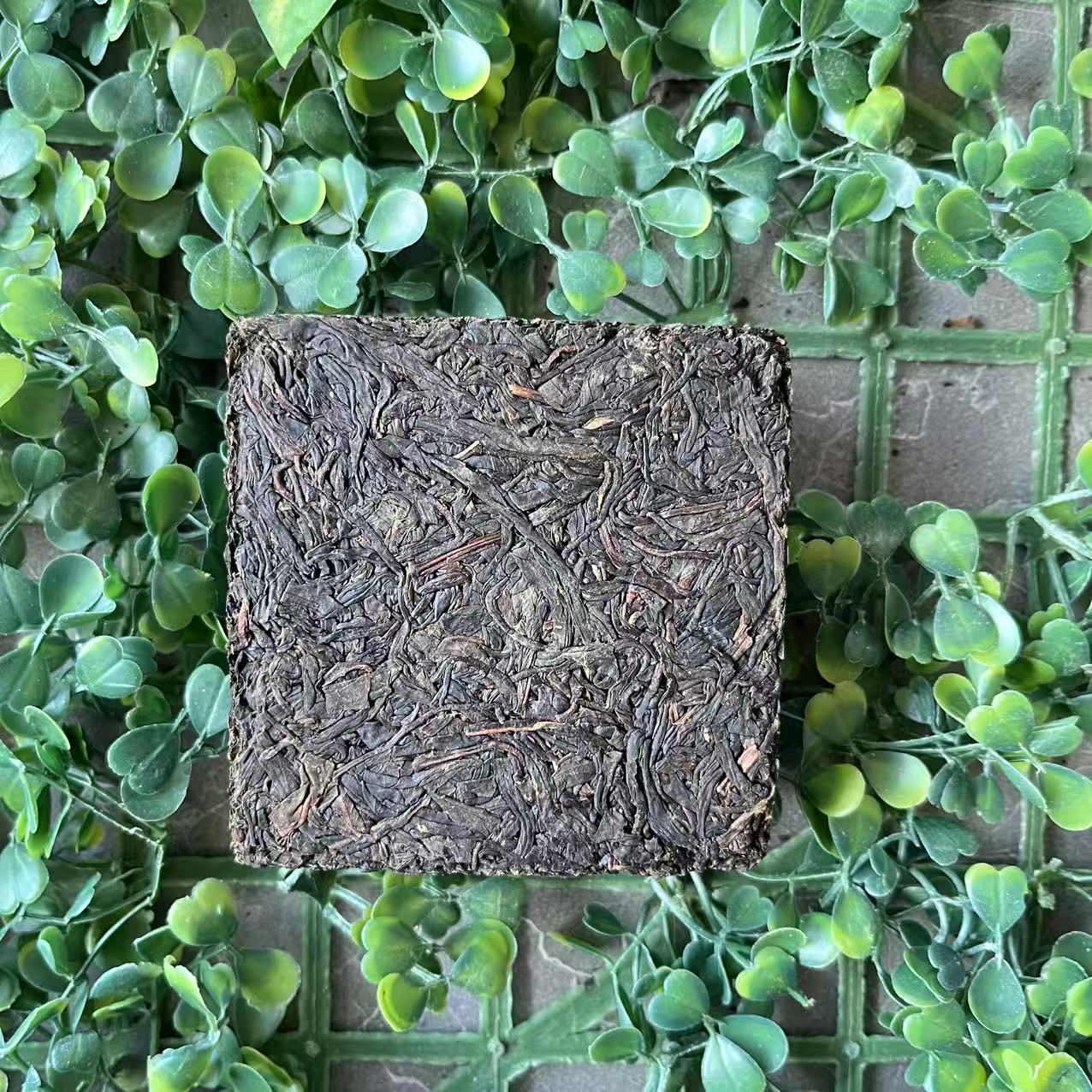 雨腾古茶   “全L”棱子芹砖200g/砖 （10月31）