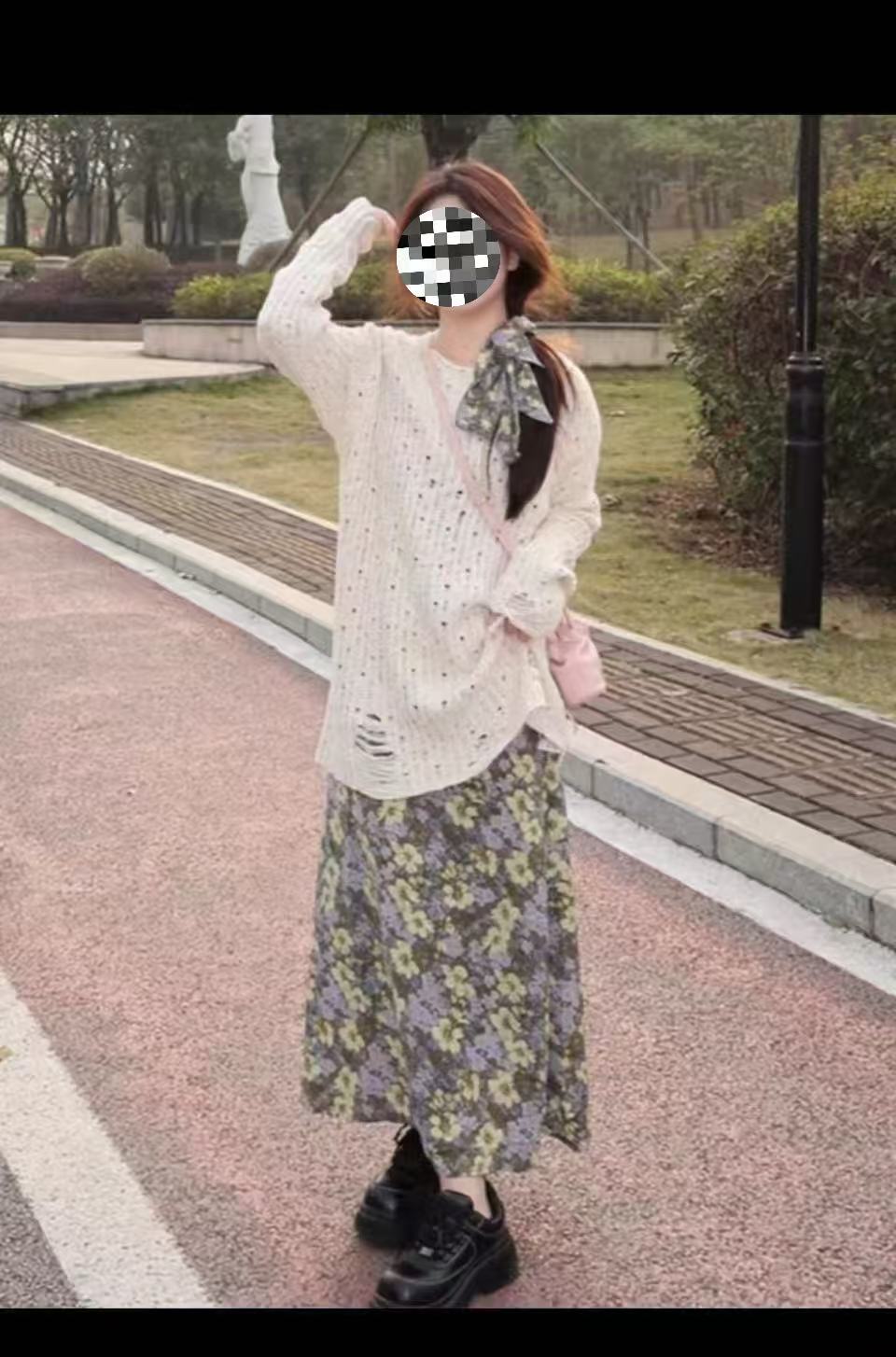 早春装慵懒风设计感破洞镂空两件套装碎花连衣裙