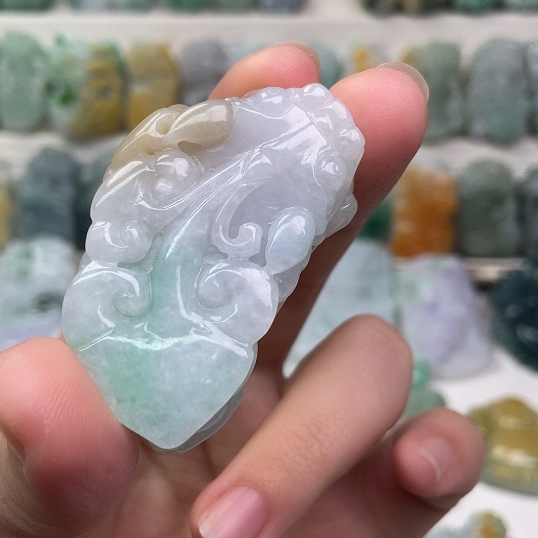 翡翠未镶嵌吊坠(赠链)口含珠