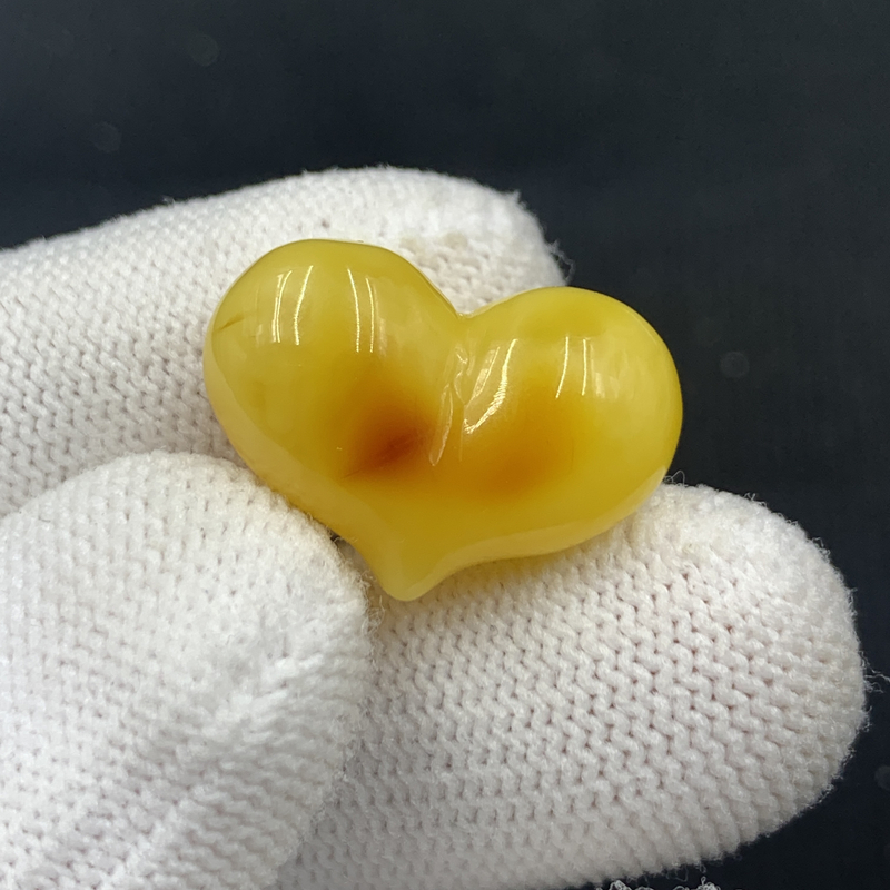 P1118保真原矿俄料尺寸22.1*15.5mm蜜蜡屁桃爱心单颗隔珠微瑕放漏