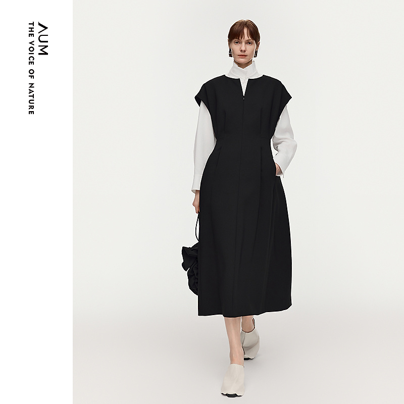 AUM噢姆26年春季新款时尚百搭黑色收腰长裙盖袖连衣裙M1GB10746
