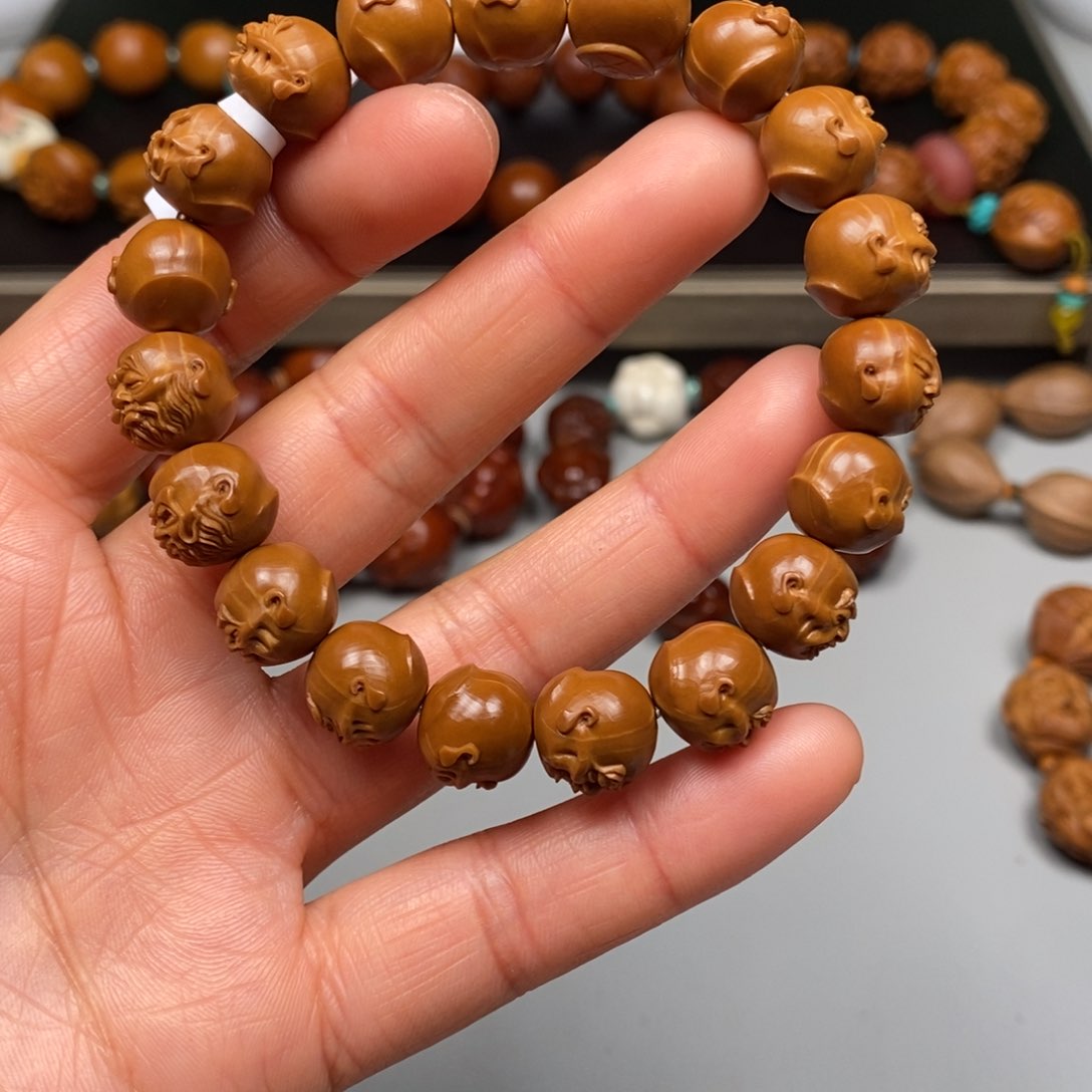 橄榄核吊坠芊**李十八罗汉