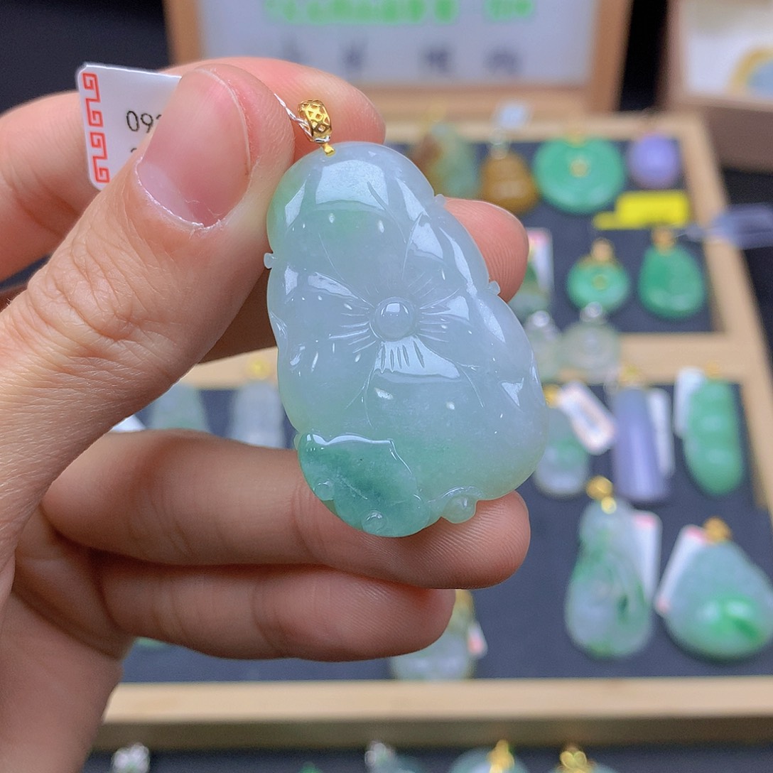 翡翠颈饰18K金镶嵌翡翠