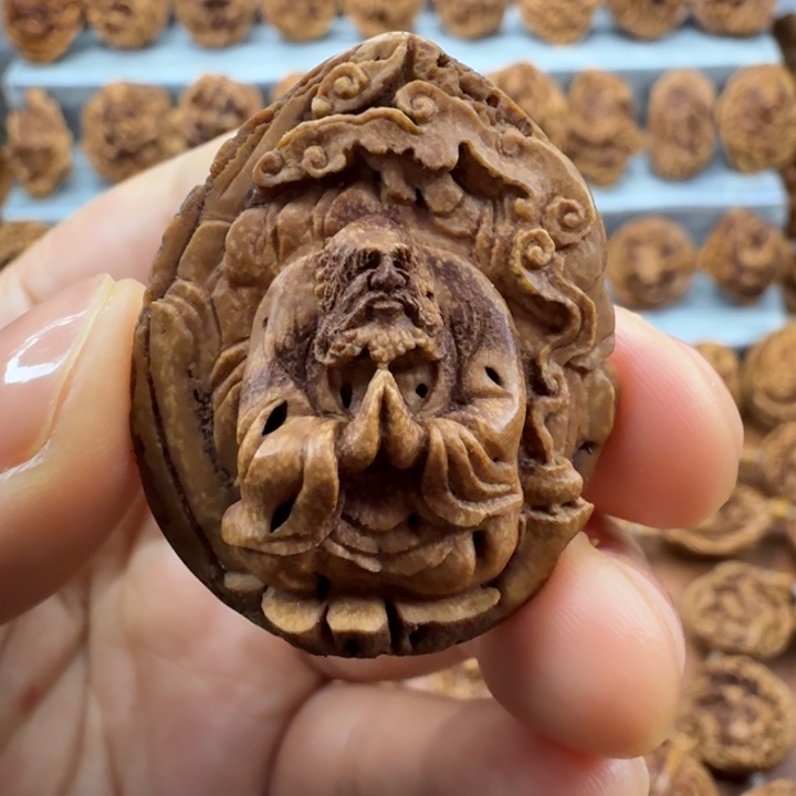 桃核吊坠桃核雕刻材质