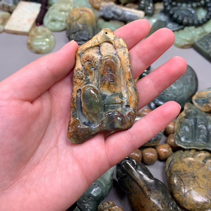 岫岩河磨玉（透闪石质玉）挂件未镶嵌一***?