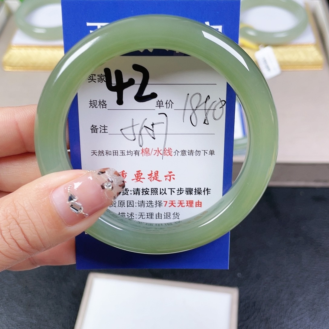 和田玉手镯未镶嵌