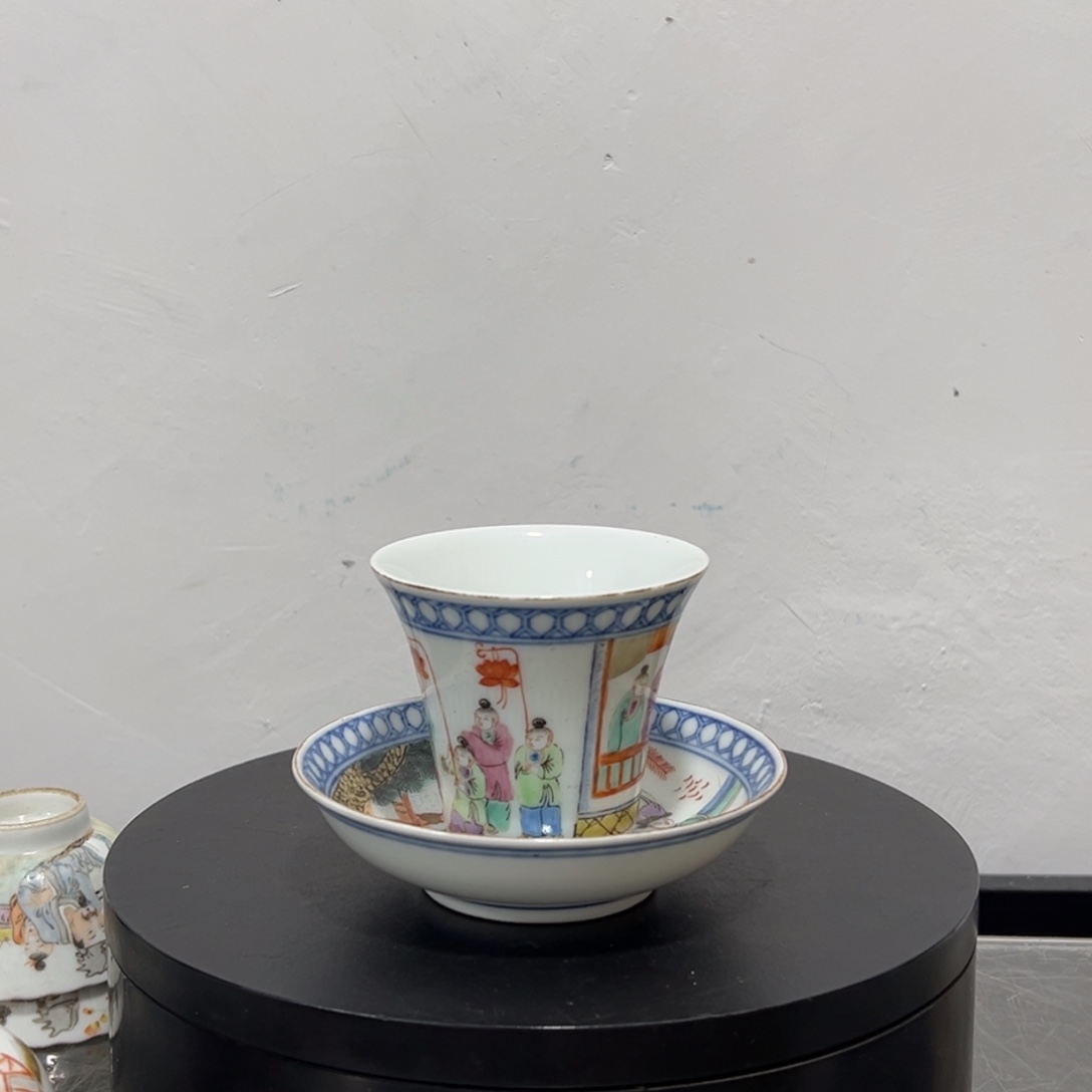 粉彩百子图杯碟一套