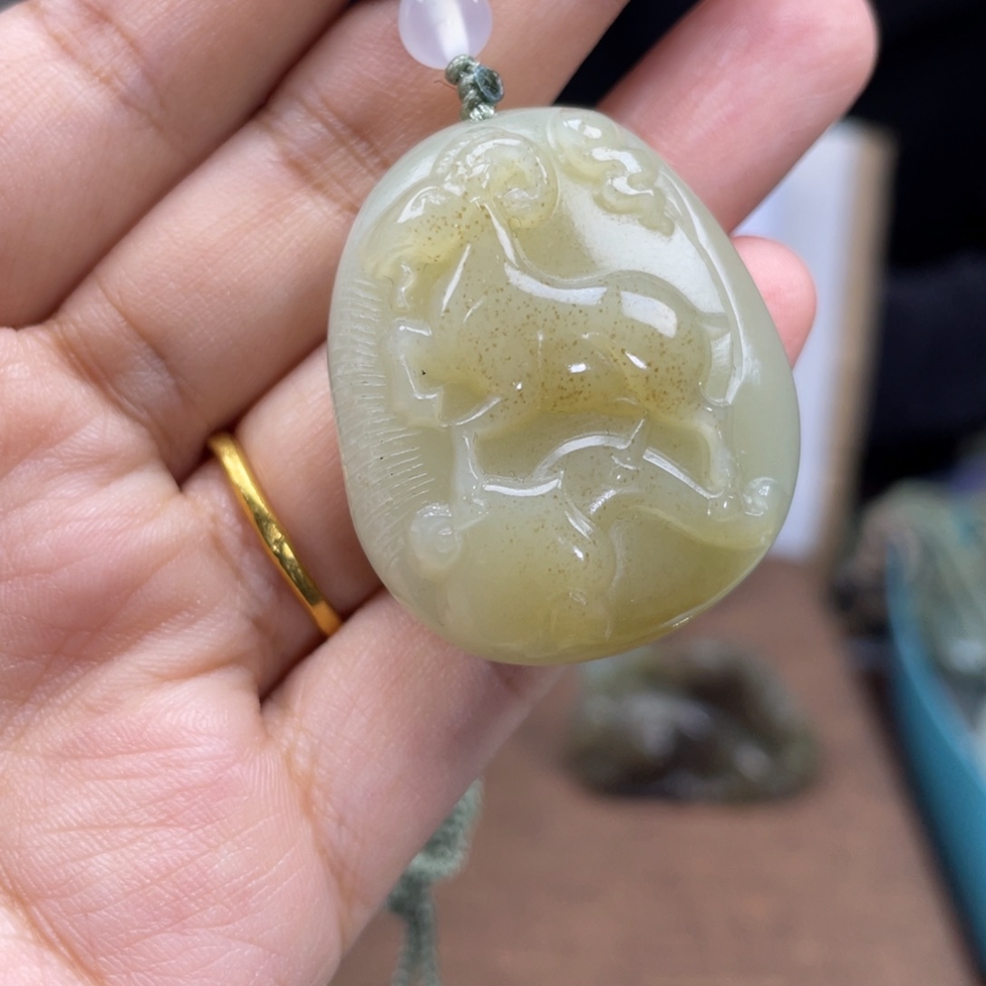 和田玉未镶嵌颈饰