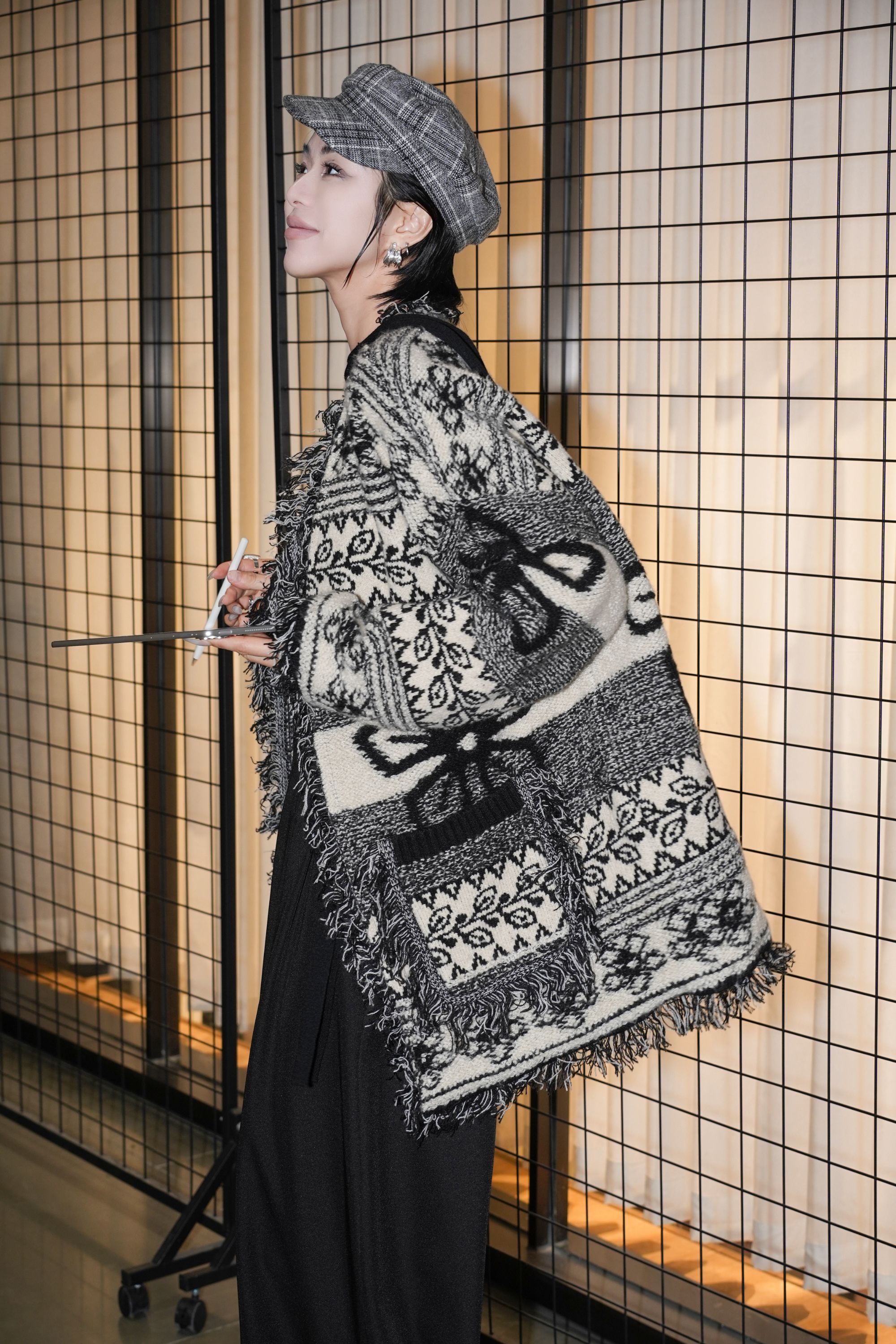  The One【梵高印象】复古慵懒氛围感提花流苏针织开衫女冬N54F0434