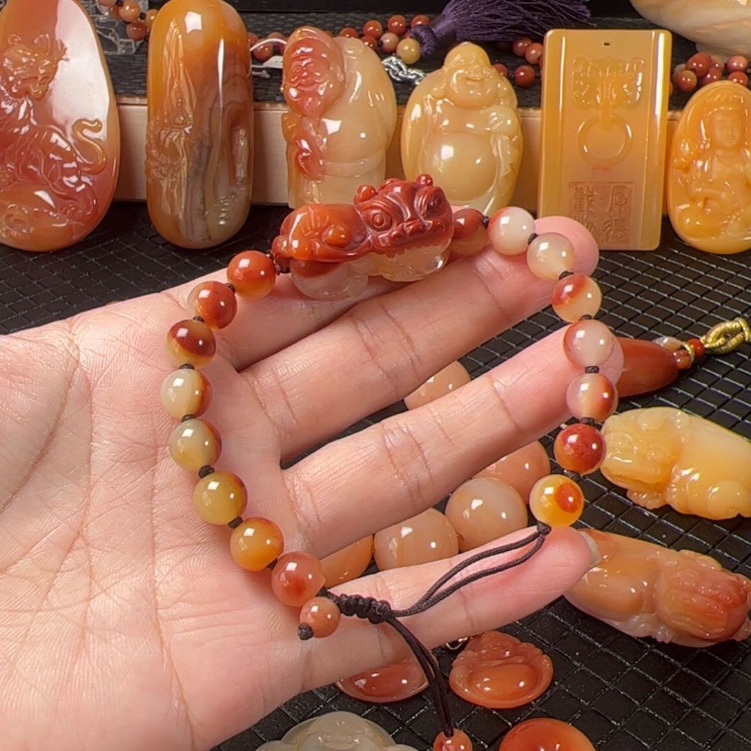 石英质玉（黄龙玉）颈饰未镶嵌