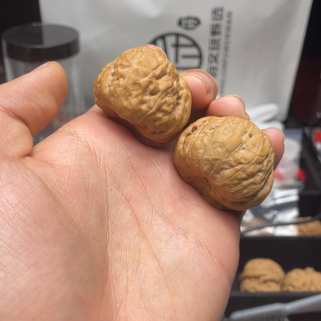 文玩核桃把件蛤蟆头 255