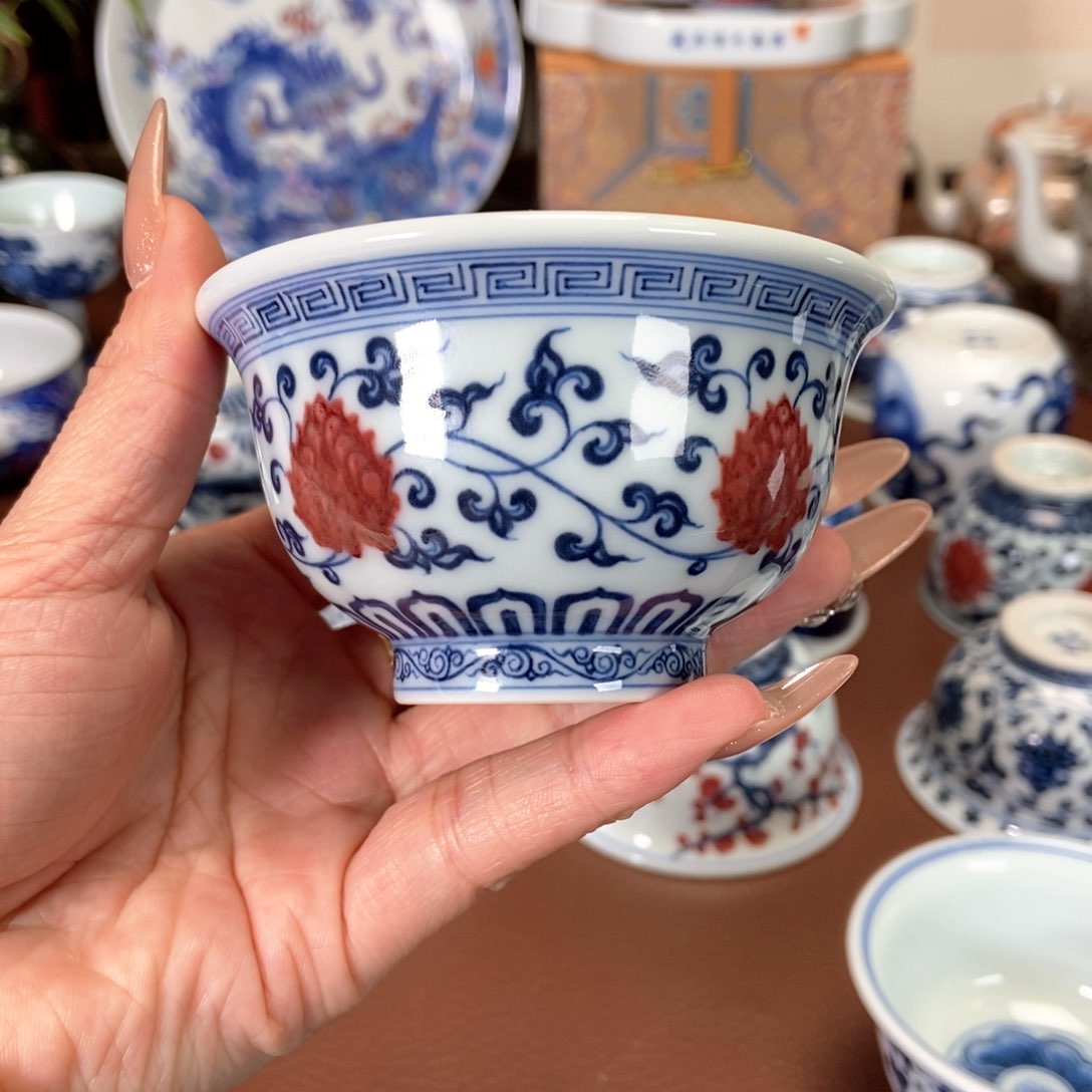 阳春白雪青花釉里红缠枝莲压手杯