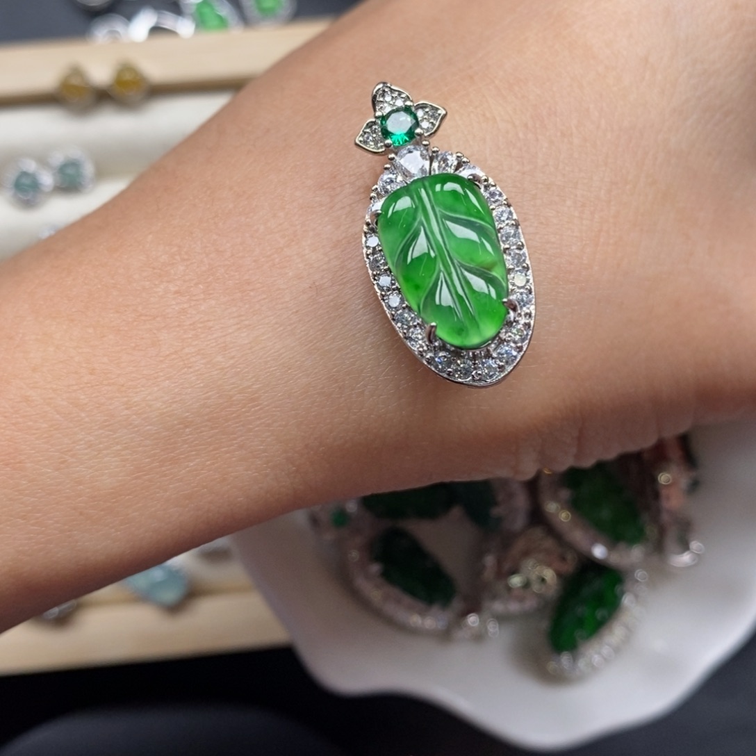 翡翠颈饰未镶嵌翡翠