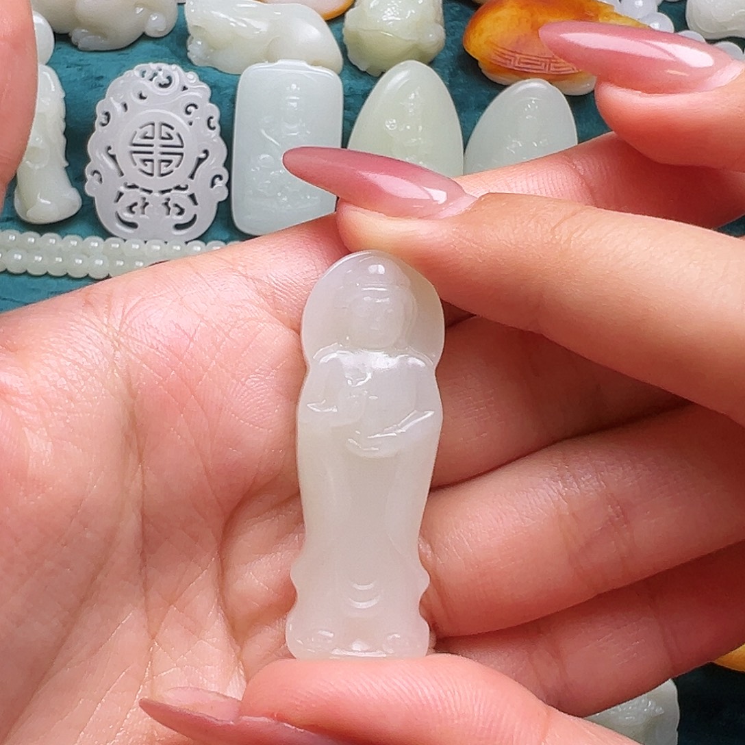 和田玉未镶嵌颈饰