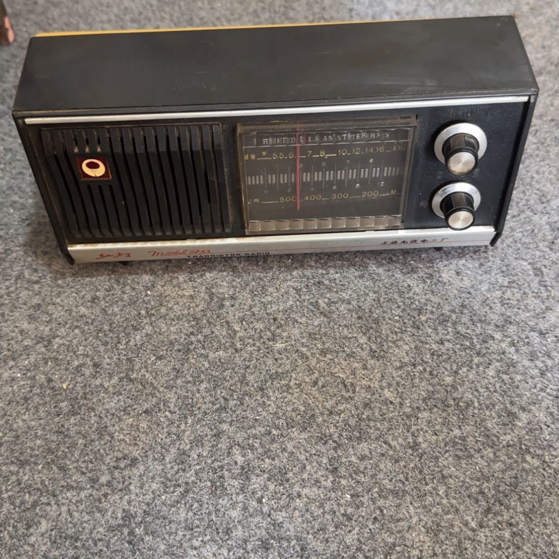 g***h有机玻璃民俗老物件红灯收音机一台接触不良