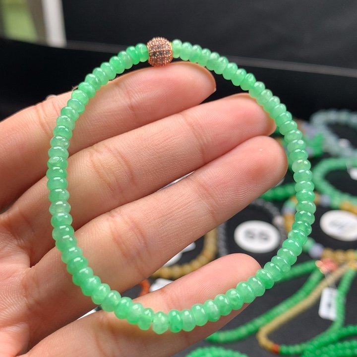 翡翠手镯未镶嵌卡