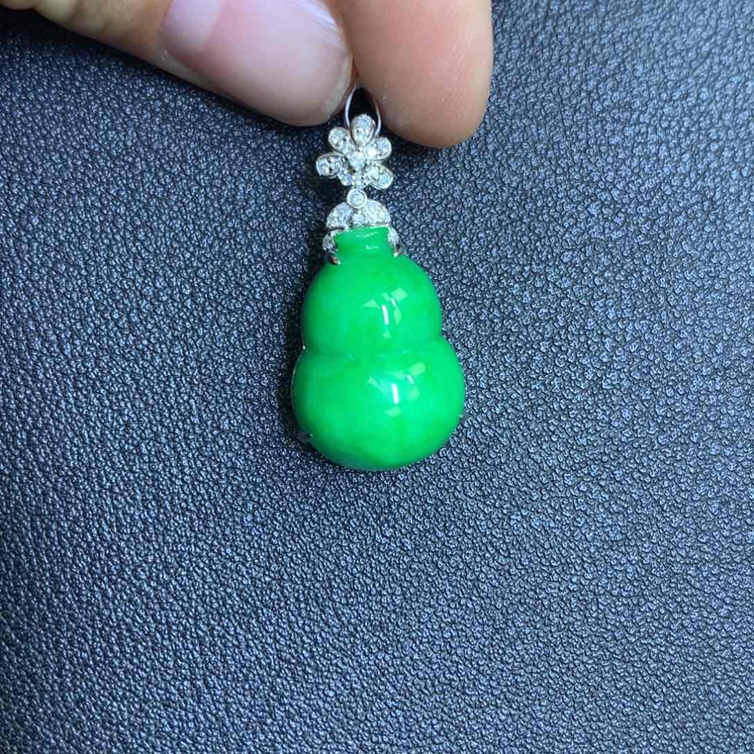 翡翠颈饰18K金镶嵌翡翠