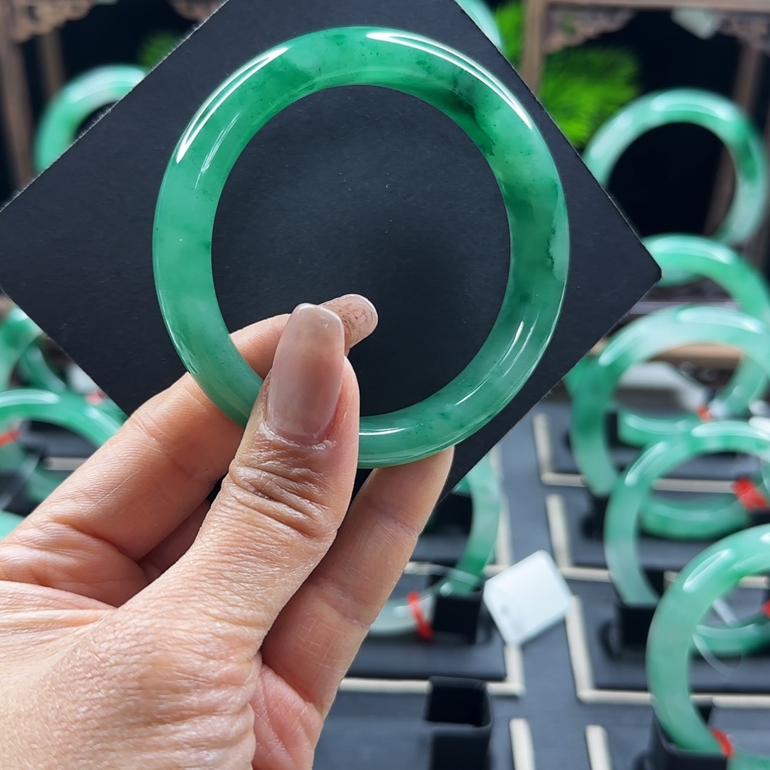 石英质玉手镯未镶嵌n****u