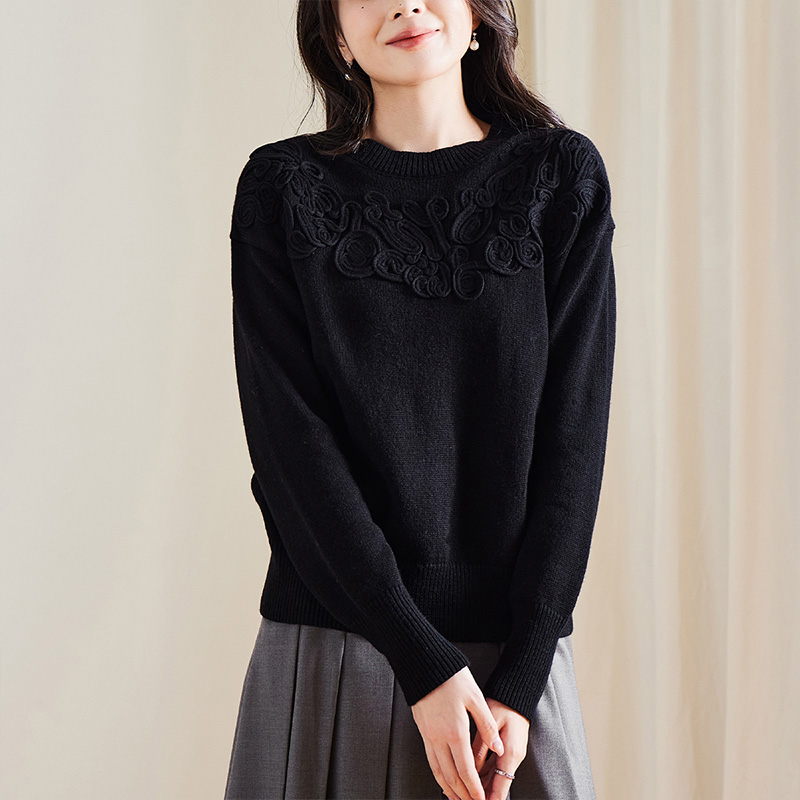 索菲丝尔2025秋时尚宽松百搭休闲长袖圆领针织衫打底女装538155
