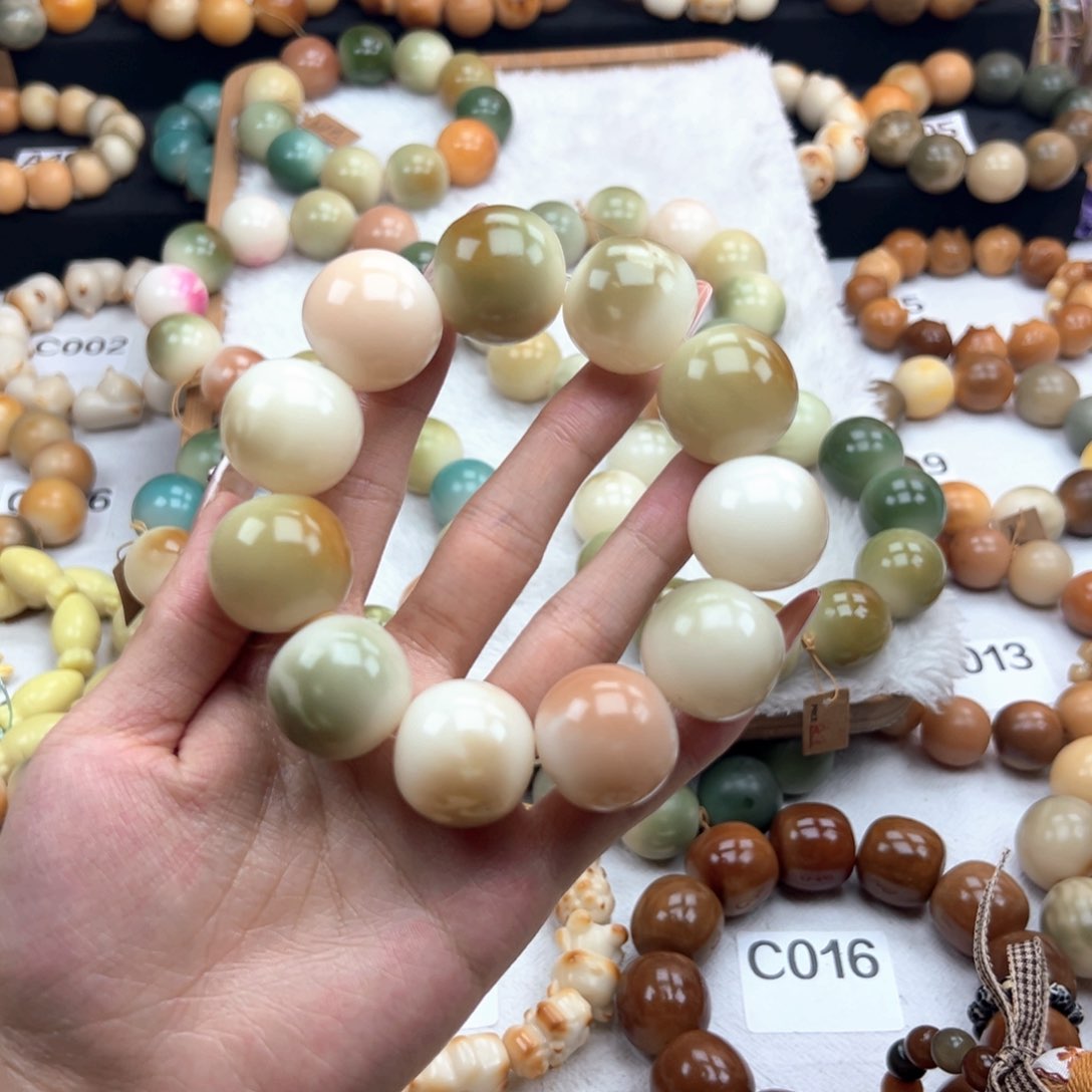 白玉菩提吊坠微瑕 25