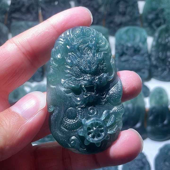 定制翡翠未镶嵌龙