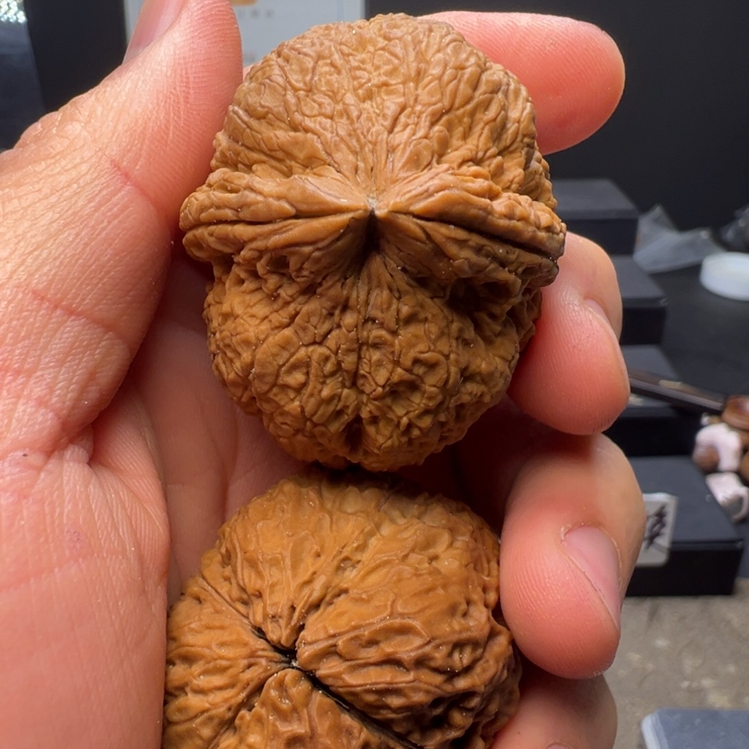 文玩核桃吊坠石锁45mm，72.7克