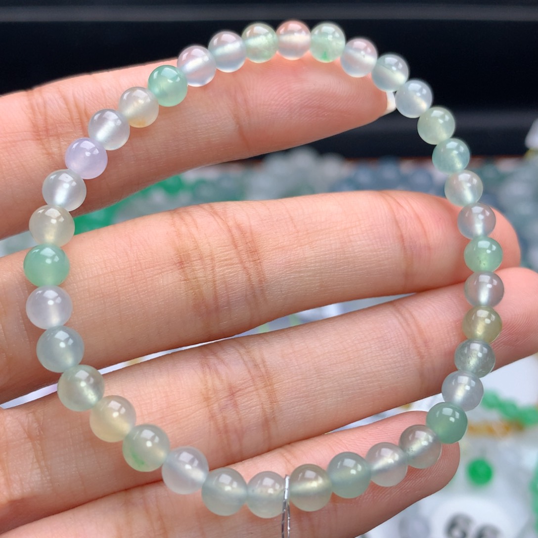 翡翠手链未镶嵌卡