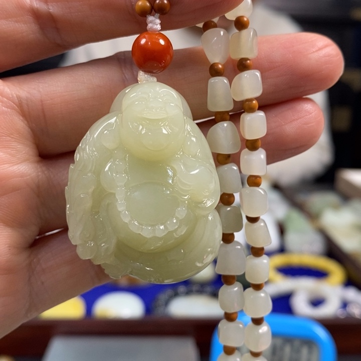 逸***凡和田玉未镶嵌颈饰