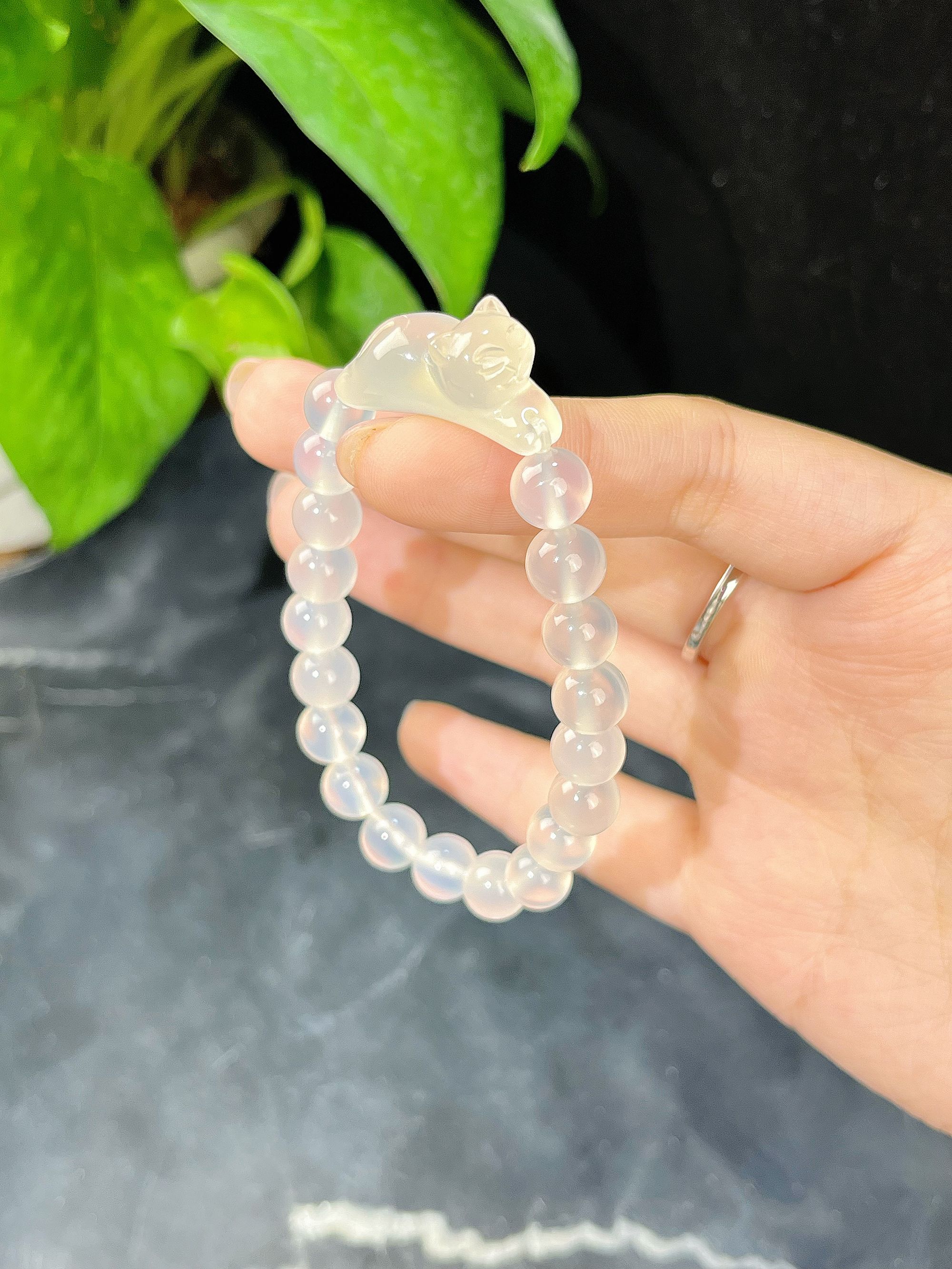 白月光白玛瑙趴猫手串 多样性发其一