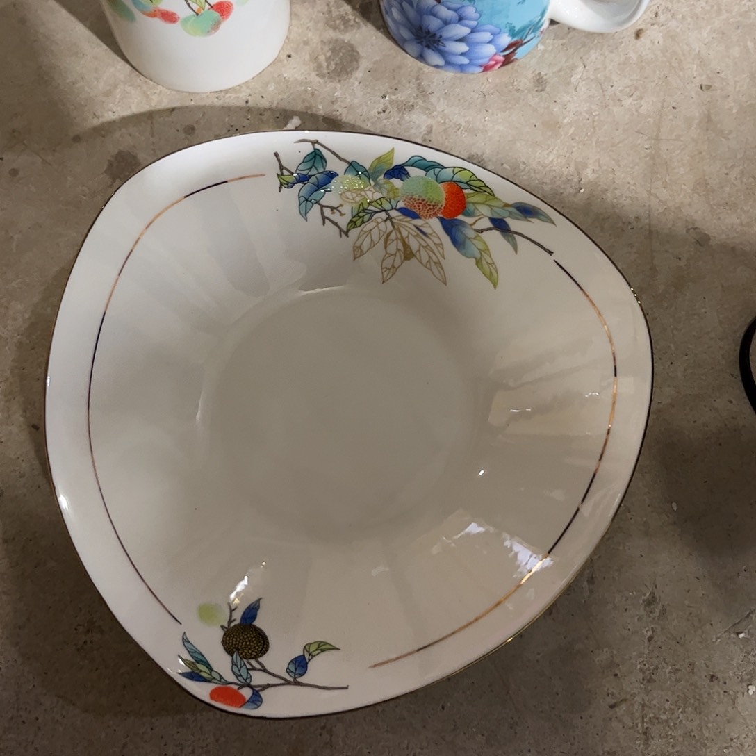 瓷片荔枝三角盘二个哇塞