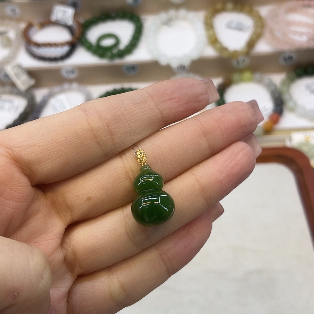 雨****和田玉18K金镶嵌吊坠(赠链)