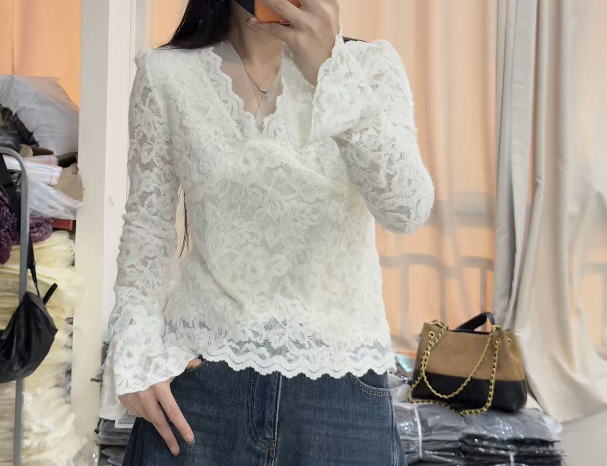 女士冬季长袖加绒百搭v领喇叭袖上衣