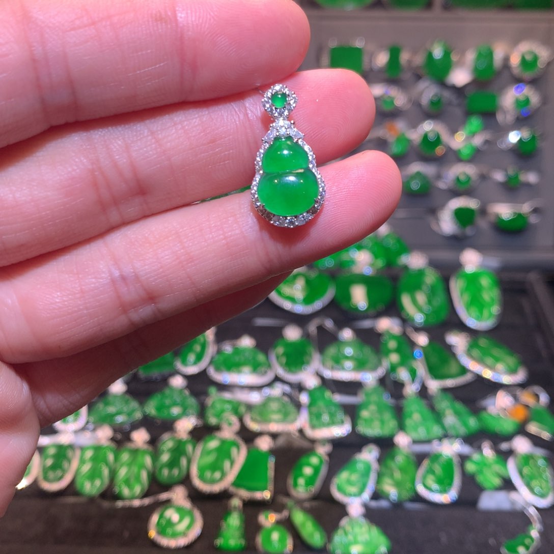 翡翠吊坠(不含链)18K金镶嵌天然翡翠