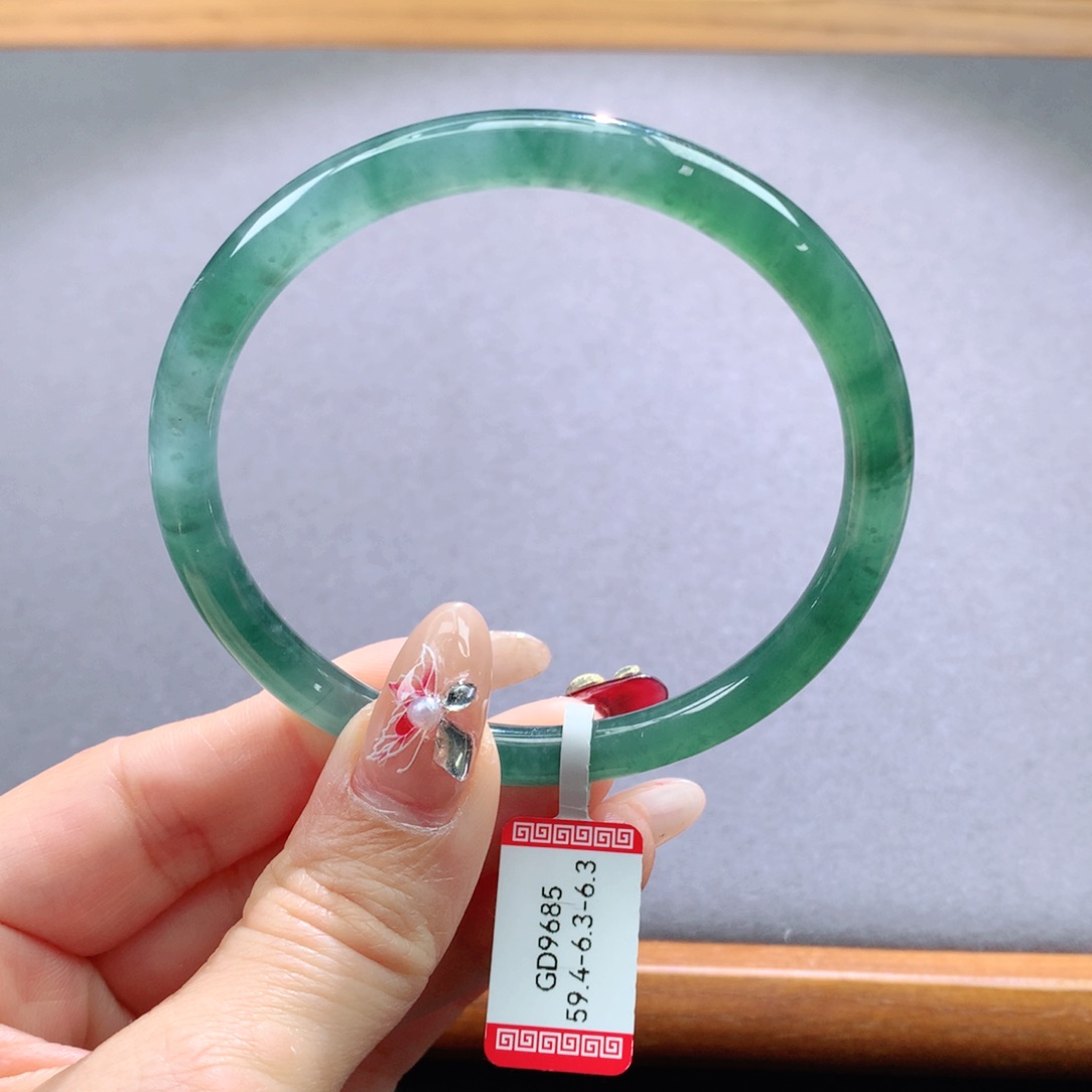 翡翠手镯未镶嵌天然翡翠手镯