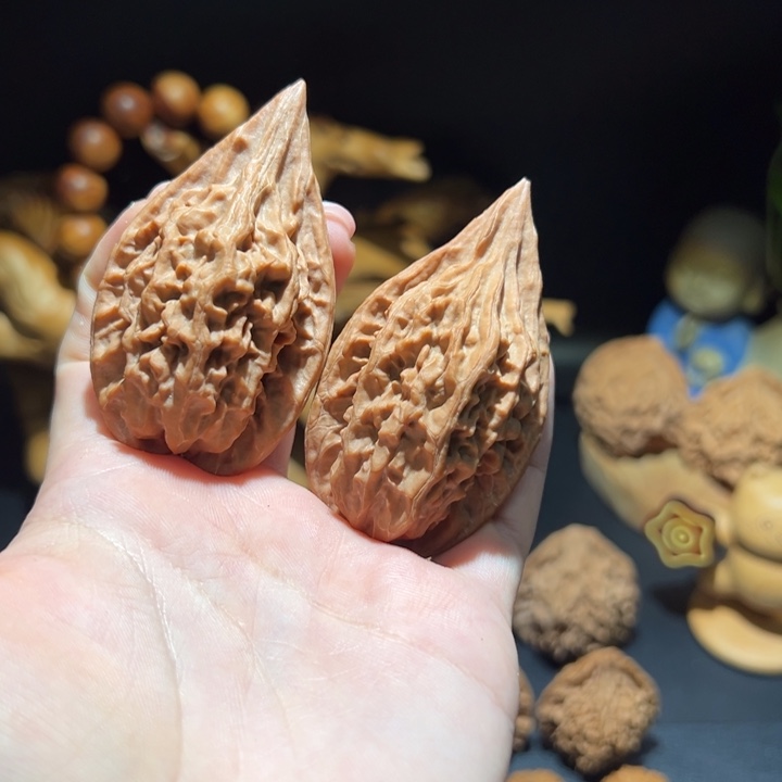 在***犯把件文玩核桃穿云剑