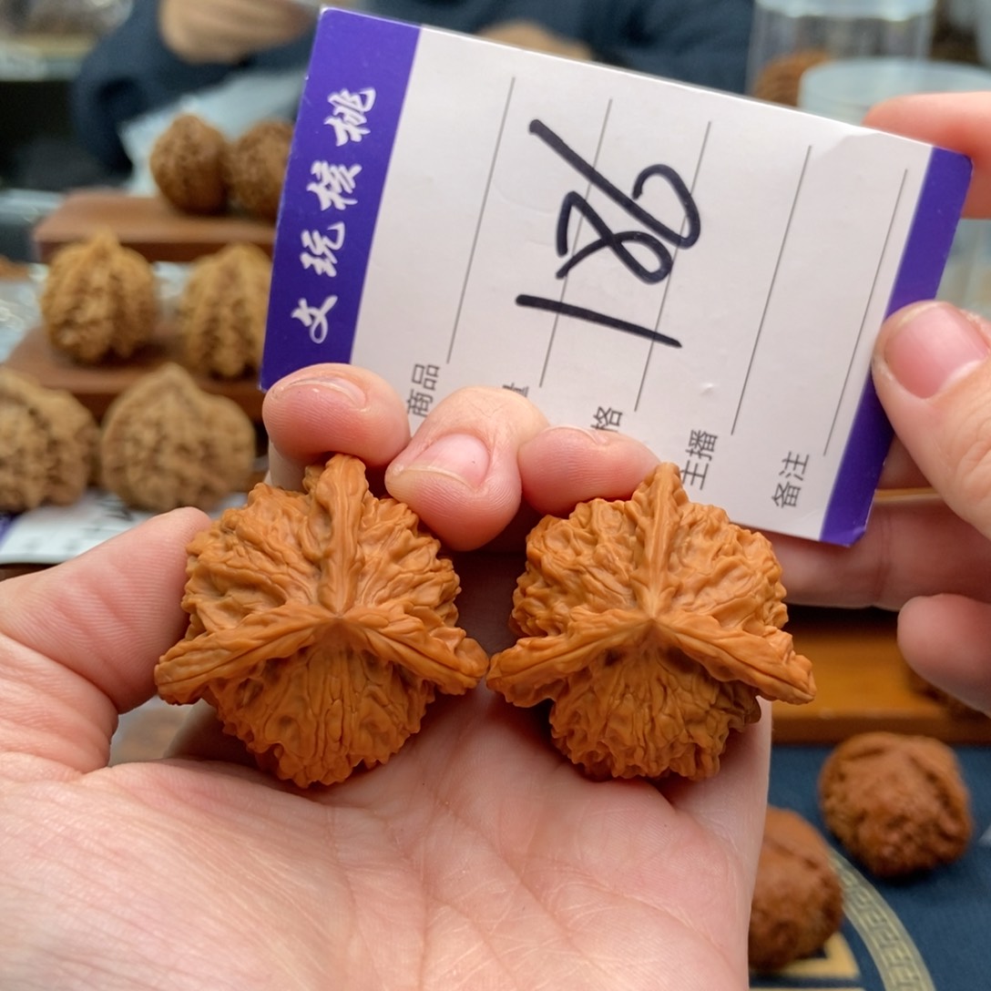 文玩核桃吊坠36三棱