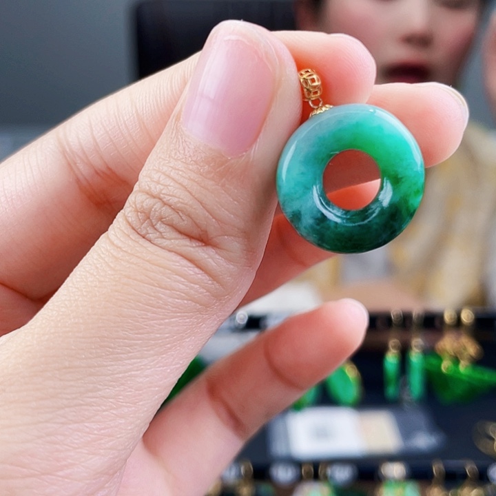 翡翠颈饰18K金镶嵌饰品