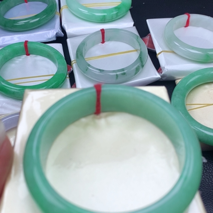 【闪购商品】翡翠戒指未镶嵌           正圈58 阳绿轮胎