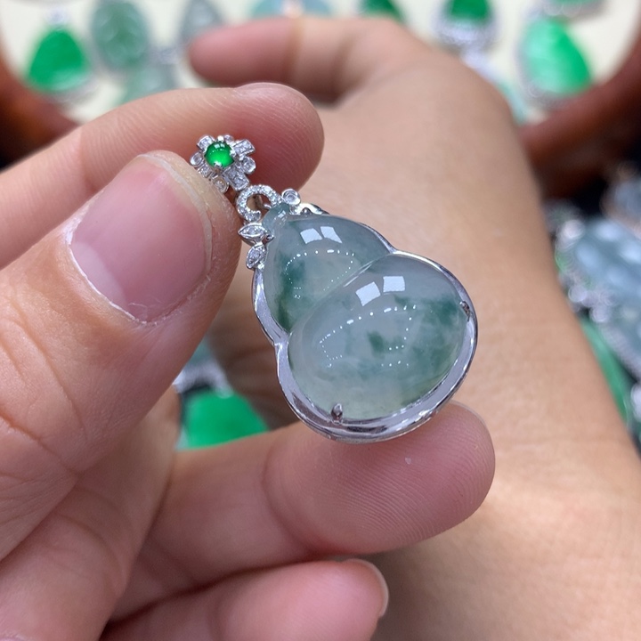 翡翠吊坠(不含链)18K金镶嵌