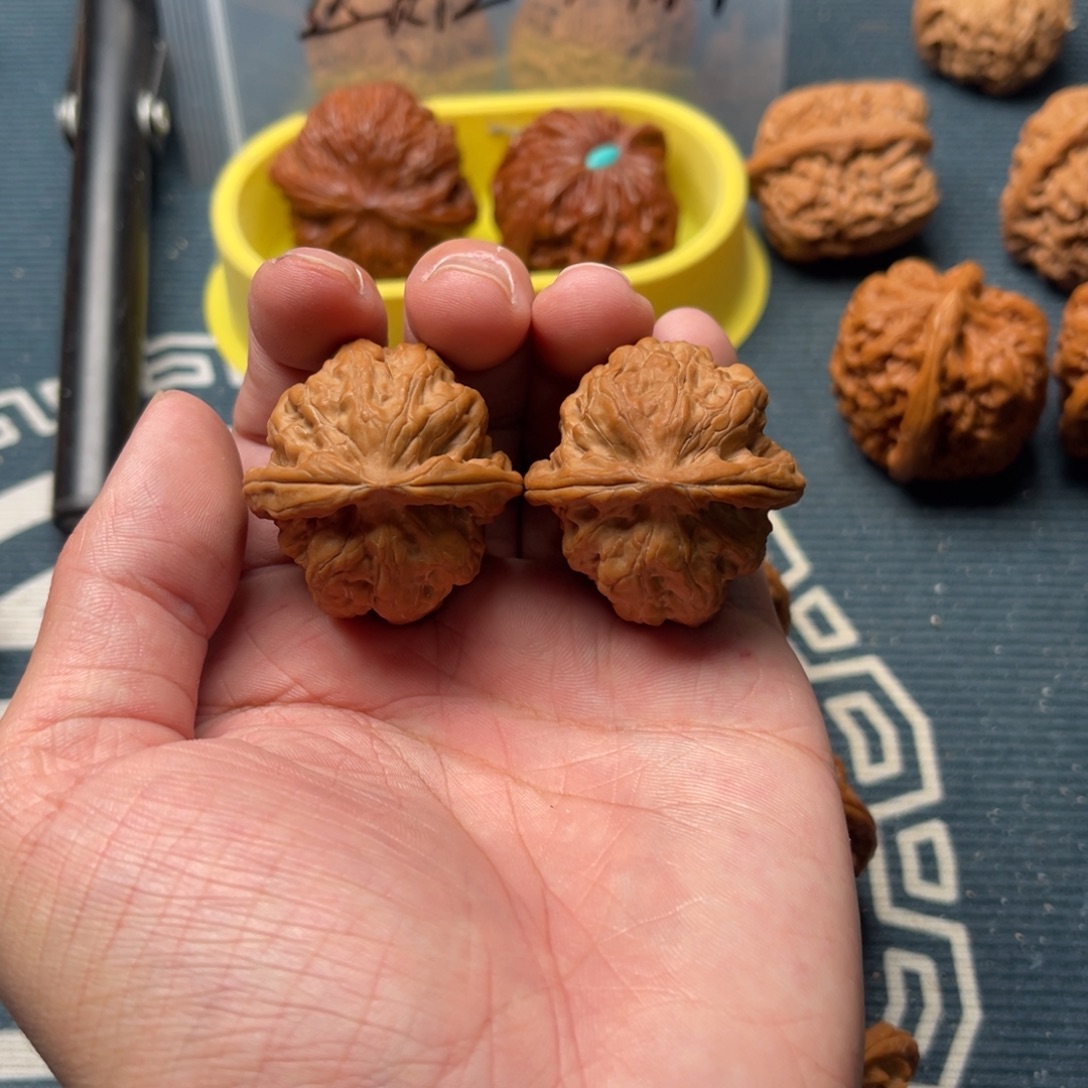 Z***文玩核桃吊坠雪狮34