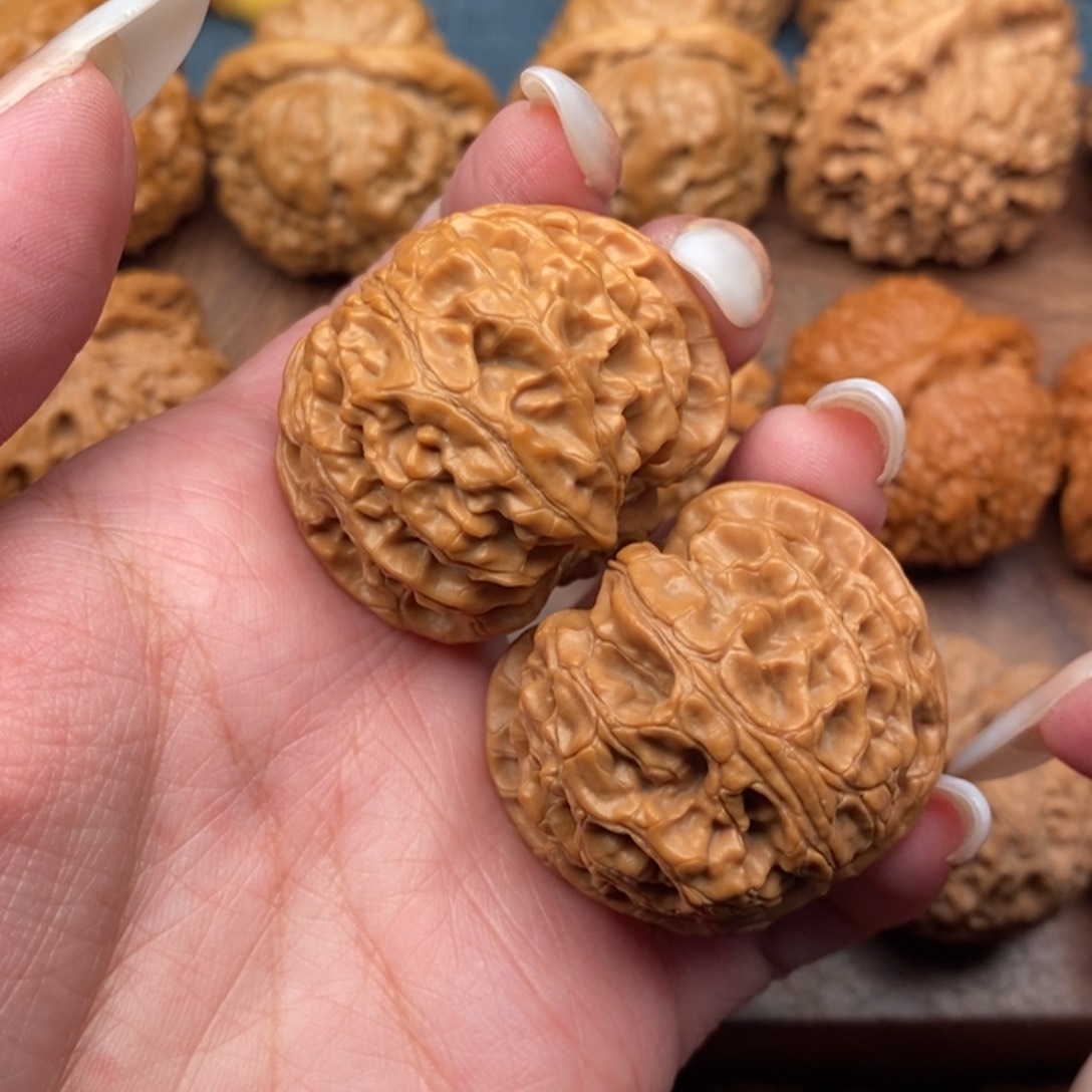 文玩核桃把件哈*%全品，苹果38.8