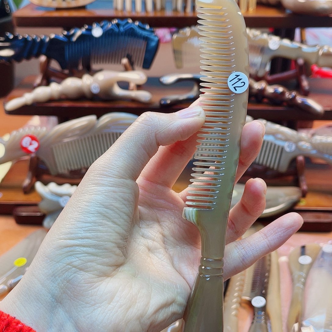 纯手工制作牛角梳112