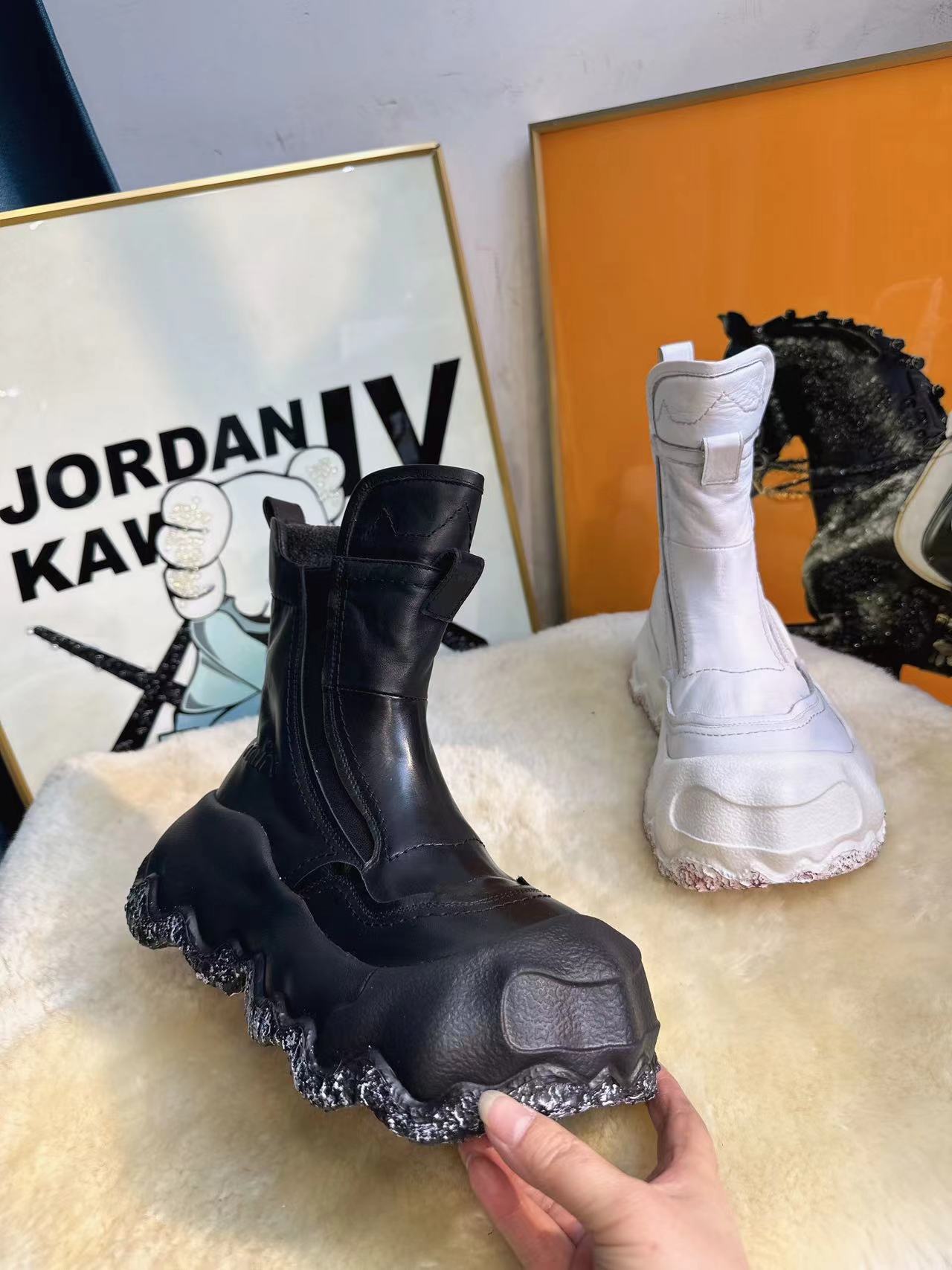 时尚百搭厚底英伦风女士马丁靴