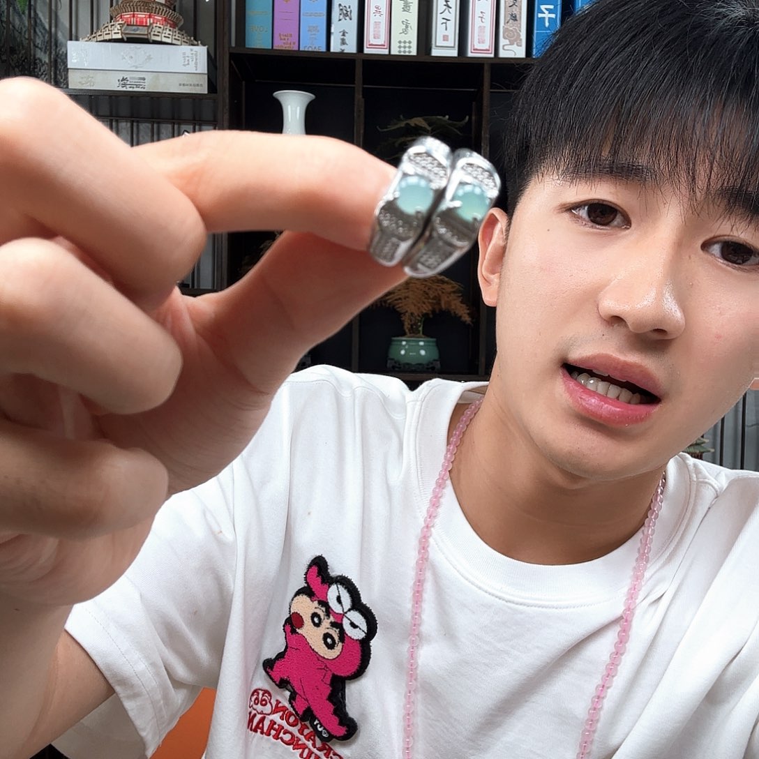 翡翠戒指未镶嵌翡翠