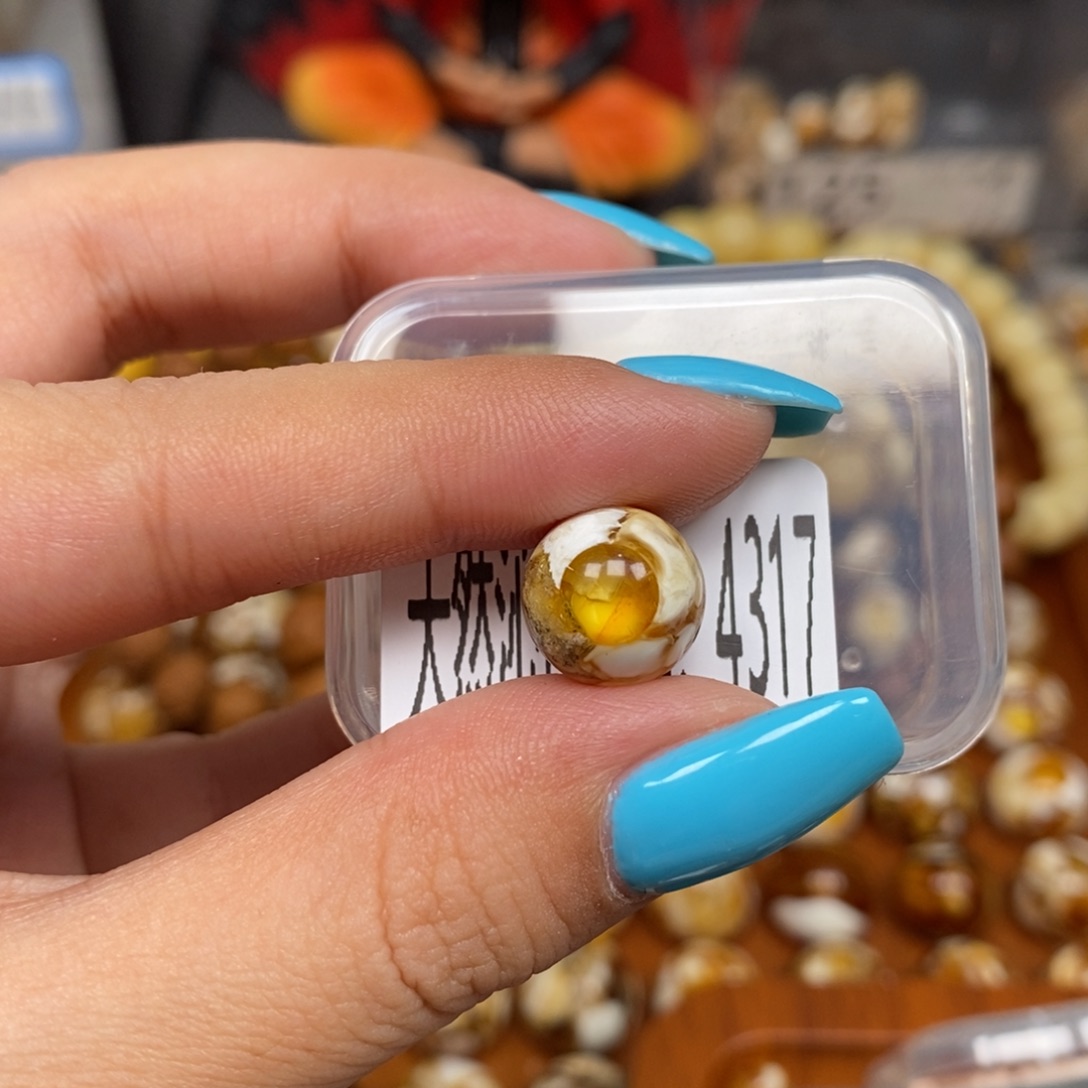 蜜蜡未镶嵌珠宝奇石4317